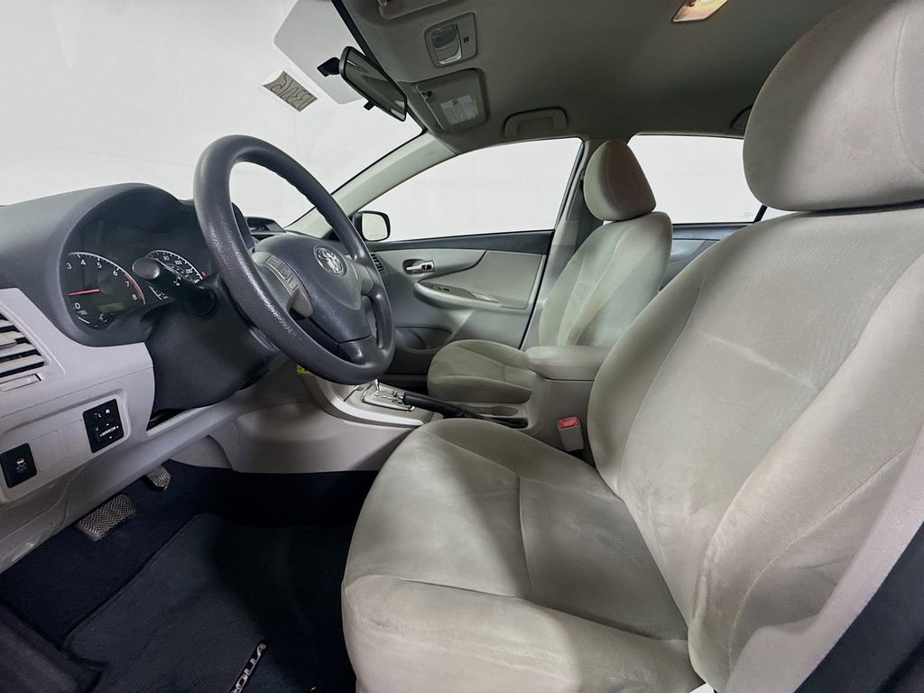 Used 2013 Toyota Corolla LE image 19