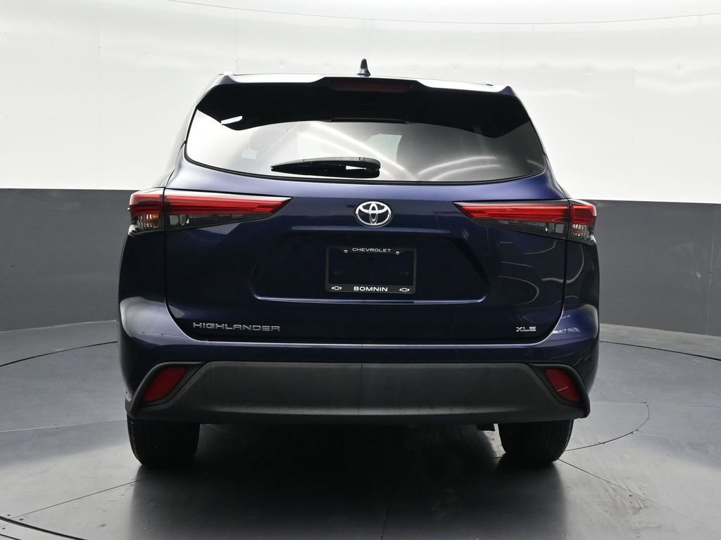 Used 2021 Toyota Highlander XLE FWD image 4