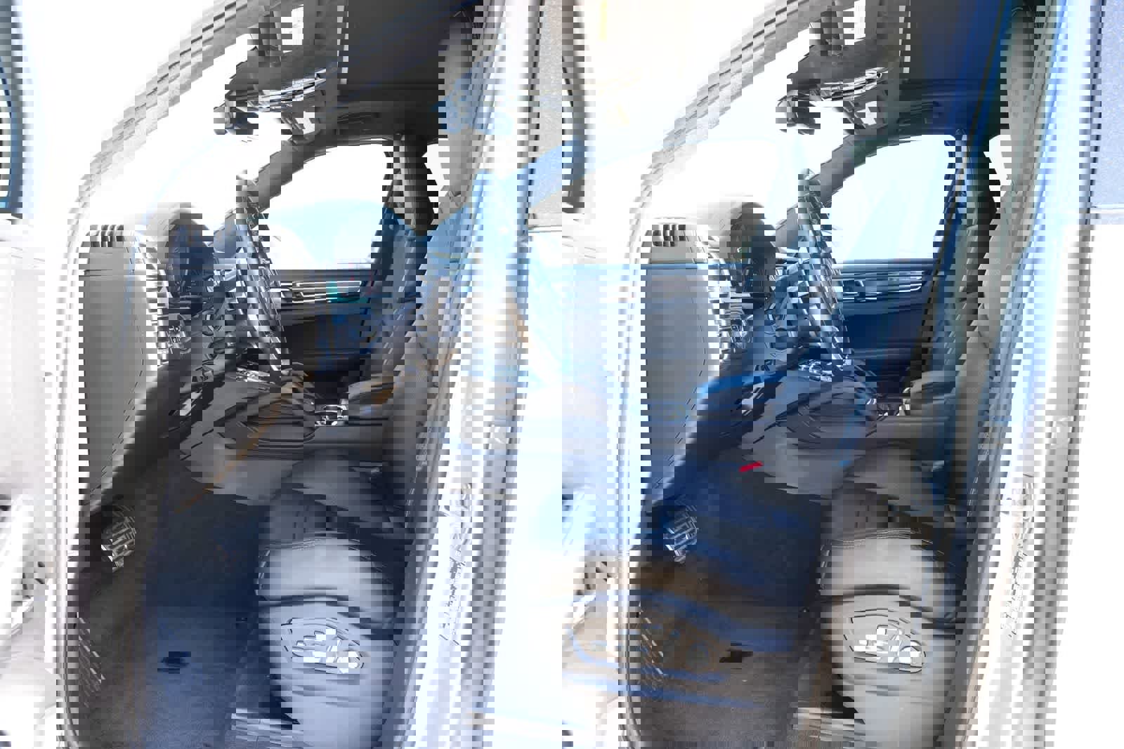 Used 2021 Porsche Cayenne GTS image 15