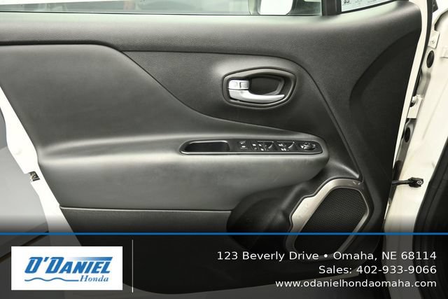 Used 2018 Jeep Renegade Limited AWD/4WD image 23