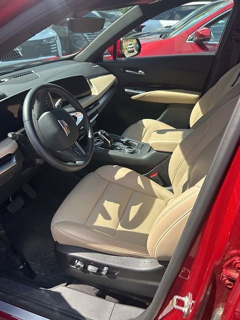 Used 2024 Cadillac XT4 Premium Luxury w/ Technology Package FWD image 11