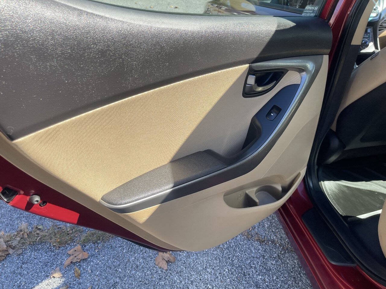 Used 2013 Hyundai Elantra GLS w/ Preferred Pkg FWD image 16