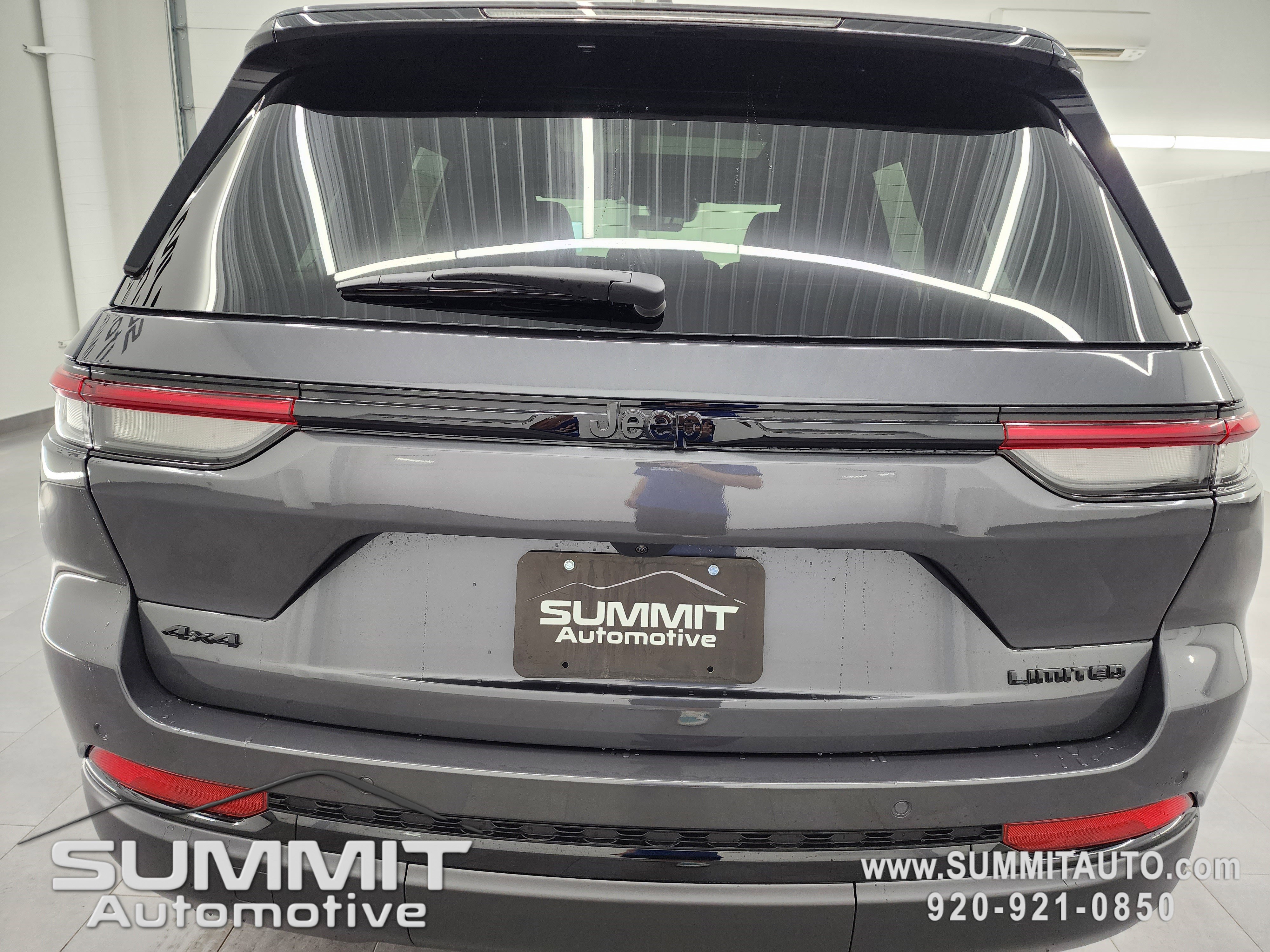 New 2025 Jeep Grand Cherokee Limited w/ Black Appearance Package image 25