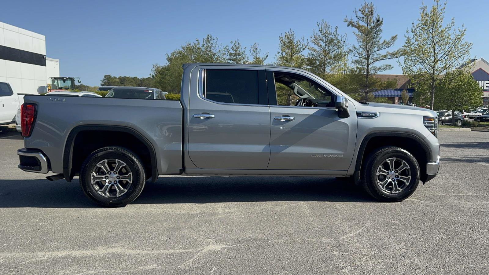 Used 2025 GMC Sierra 1500 SLT AWD/4WD image 3