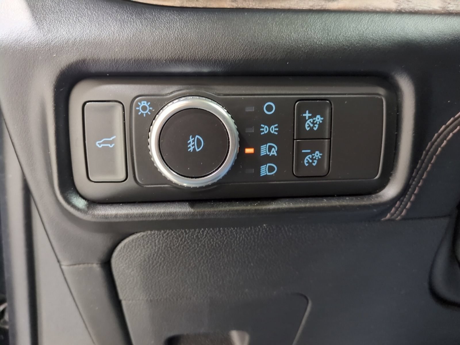 Used 2021 Ford Explorer Platinum w/ Equipment Group 601A AWD/4WD image 19