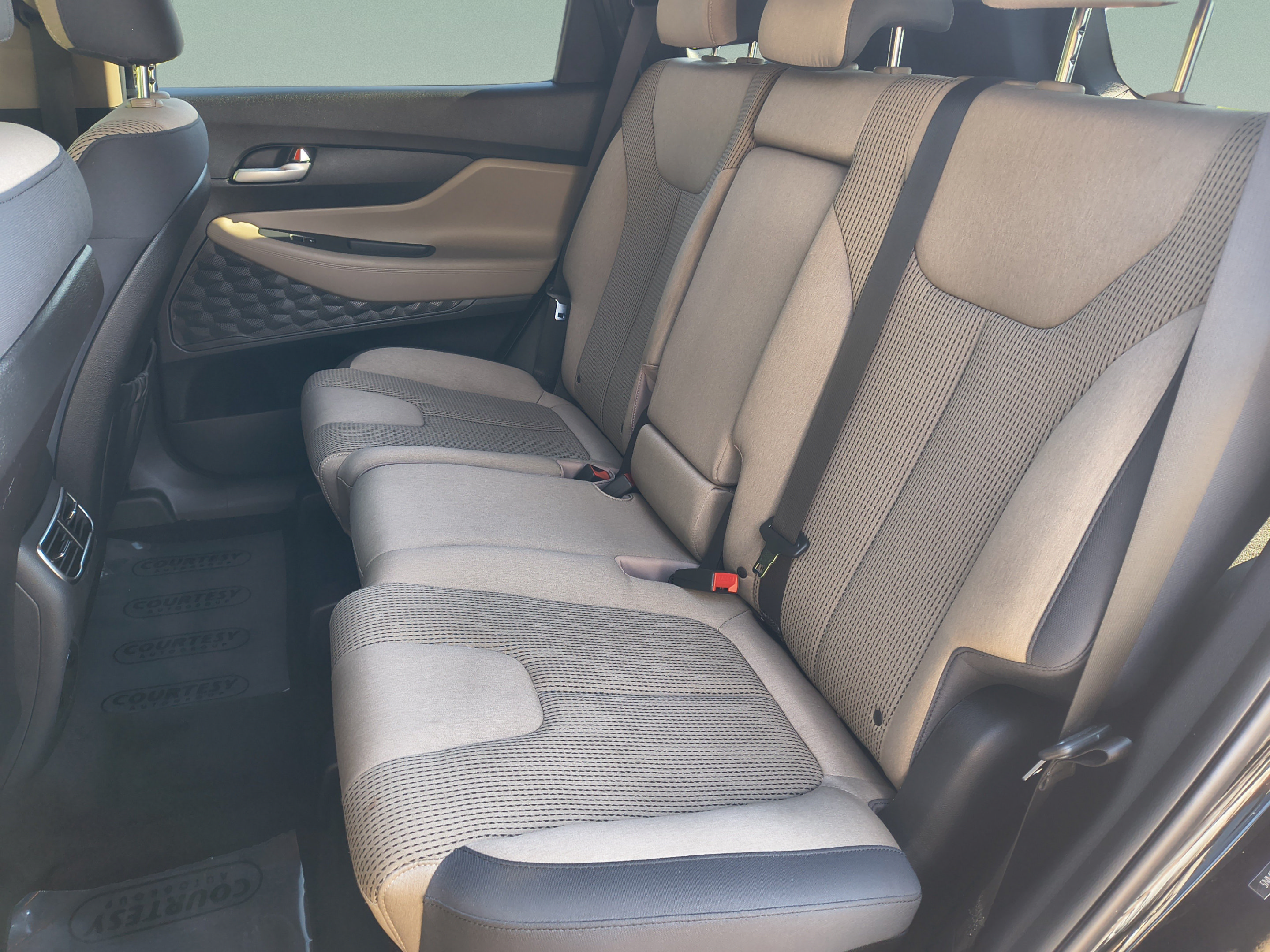 Certified 2023 Hyundai Santa Fe SEL AWD/4WD image 17
