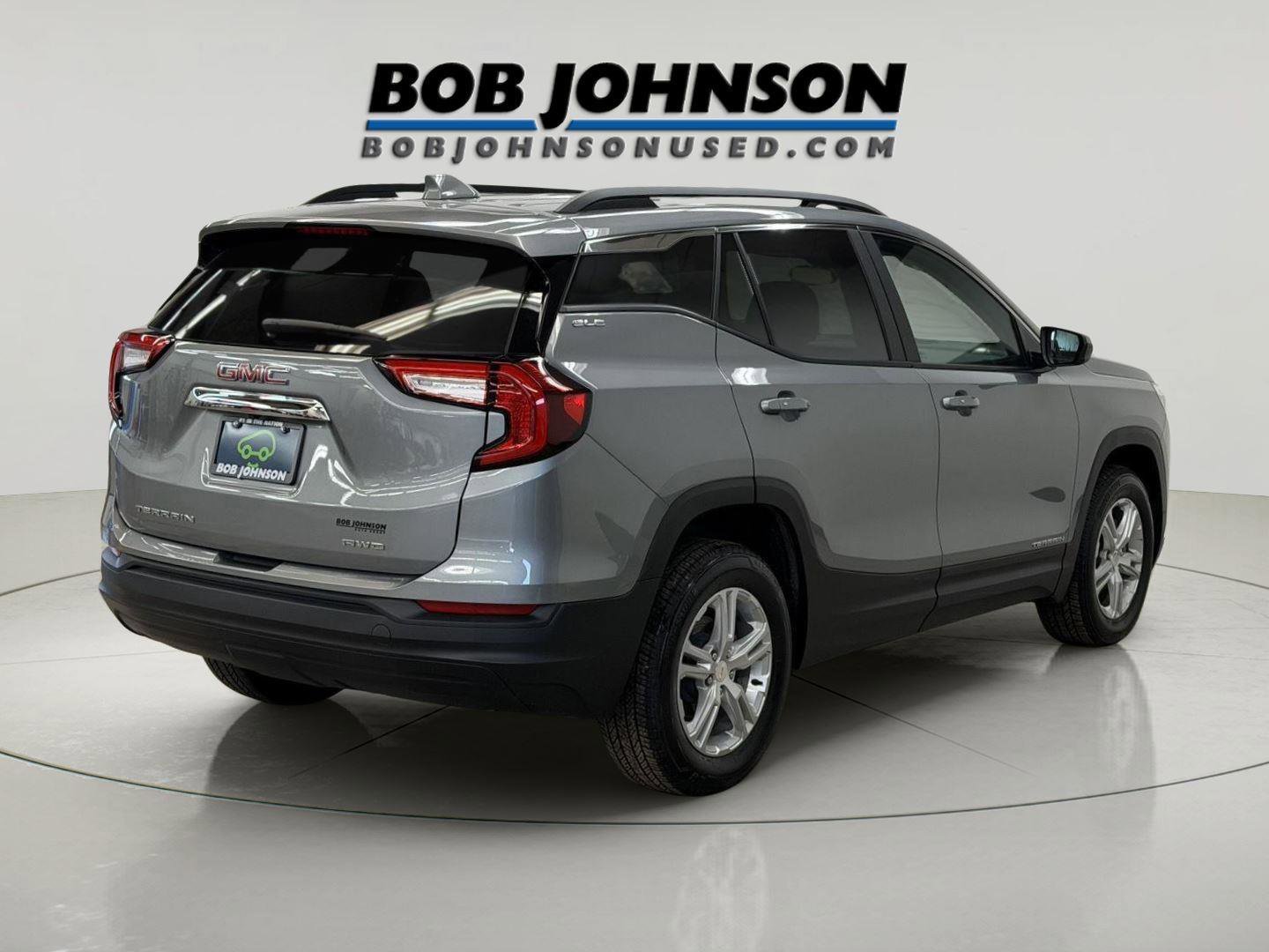 Certified 2023 GMC Terrain SLE w/ Driver Convenience Package image 2