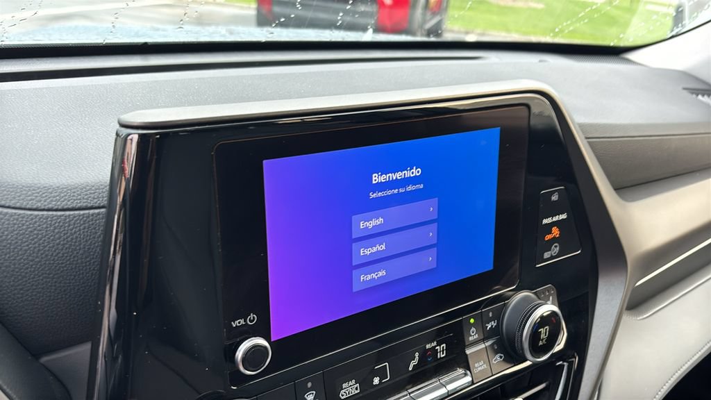 Used 2023 Toyota Highlander XLE AWD/4WD image 21