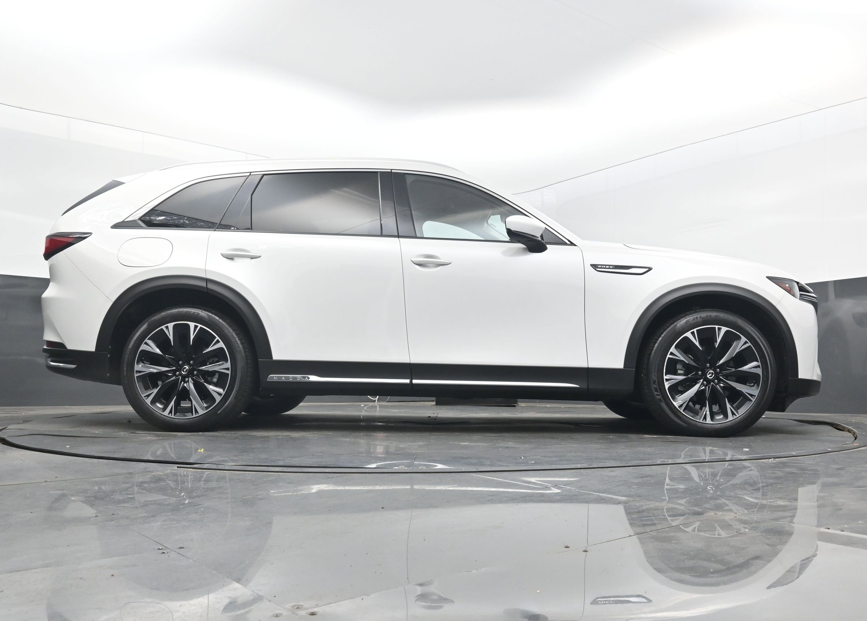 Used 2024 MAZDA CX-90 Plug-In Hybrid w/ Premium Pkg image 27