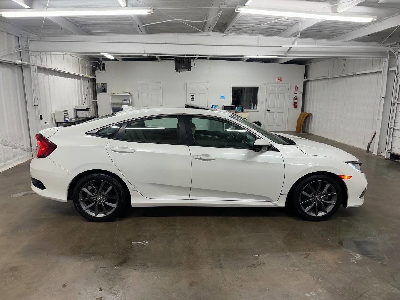 Used 2020 Honda Civic EX image 3