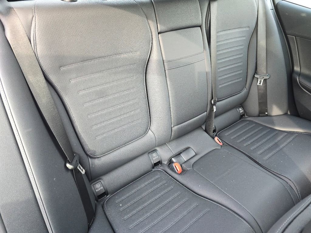 Used 2025 Mercedes-Benz C 300 4MATIC Sedan image 21
