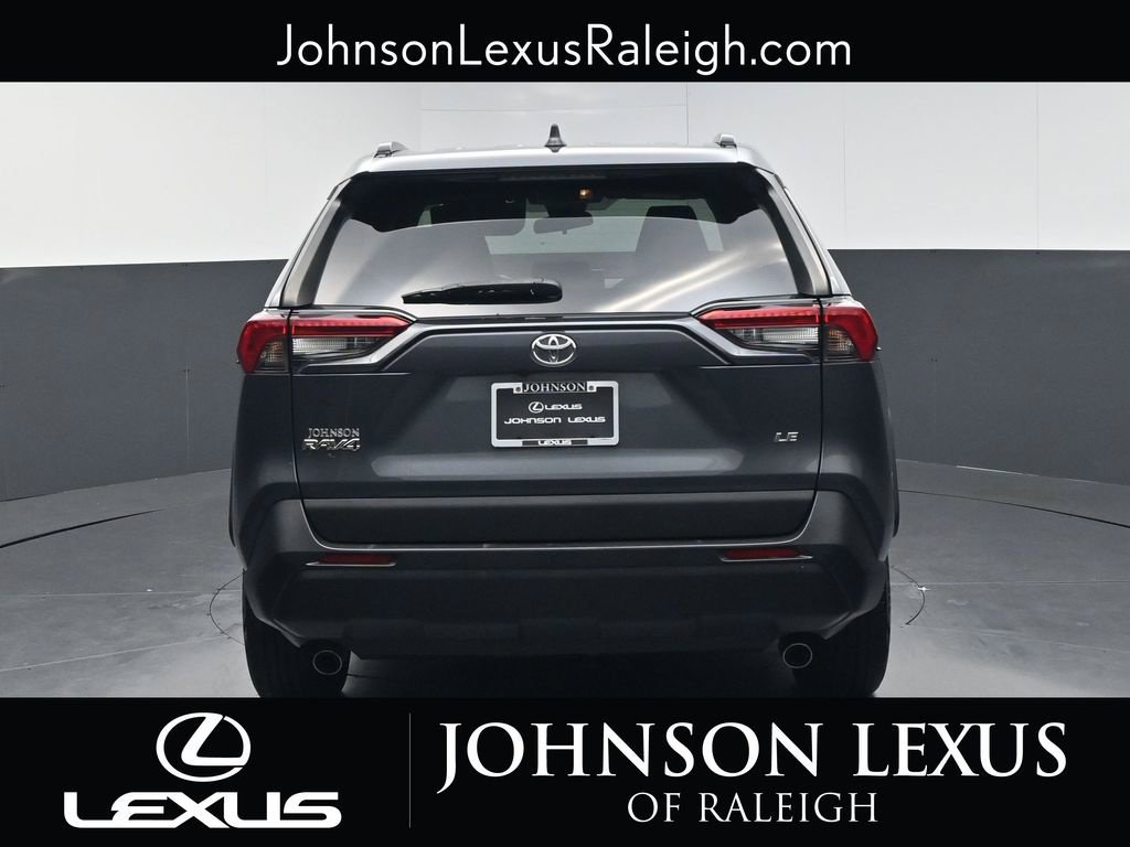 Used 2021 Toyota RAV4 LE FWD image 8