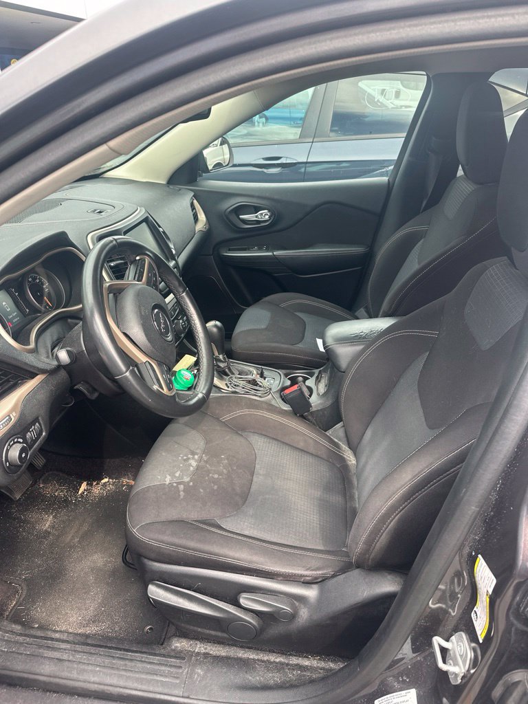 Used 2016 Jeep Cherokee Latitude FWD image 15