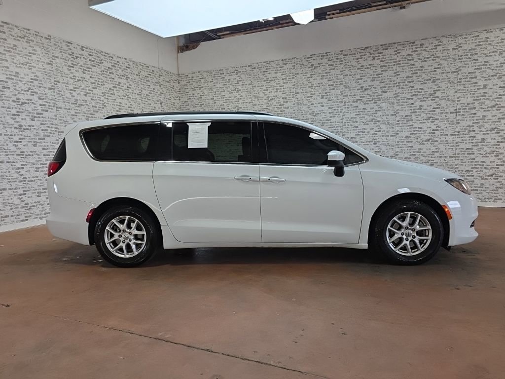 Used 2021 Chrysler Voyager Lxi FWD image 6