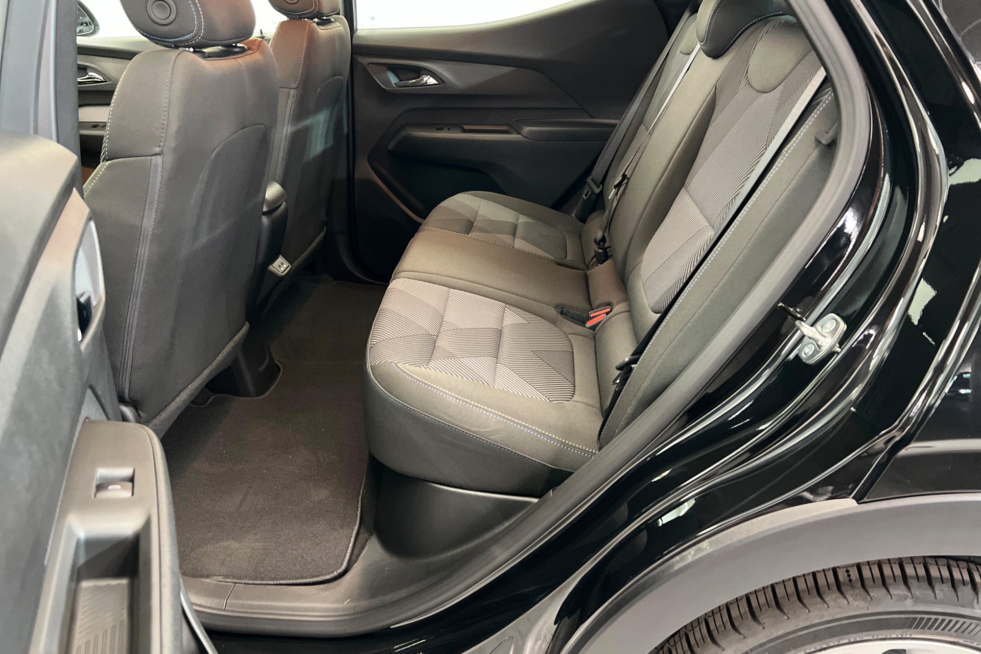 New 2027 Chevrolet Bolt LT w/ Comfort Package FWD image 22