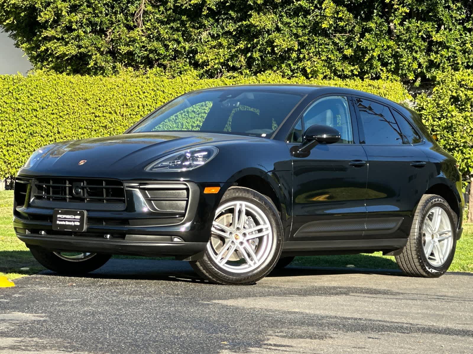 Certified 2025 Porsche Macan AWD/4WD video 1