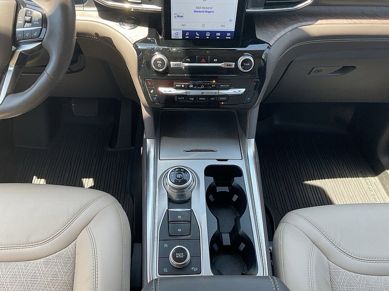 Used 2022 Ford Explorer Platinum w/ Equipment Group 601A AWD/4WD image 9