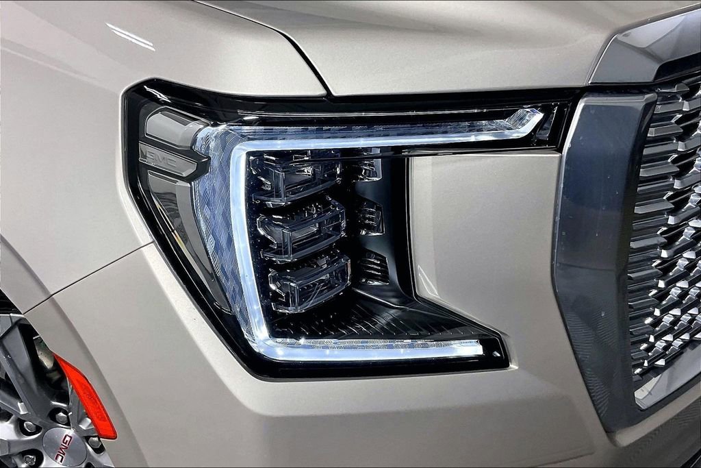 Used 2022 GMC Yukon Denali w/ Denali Premium Package image 42