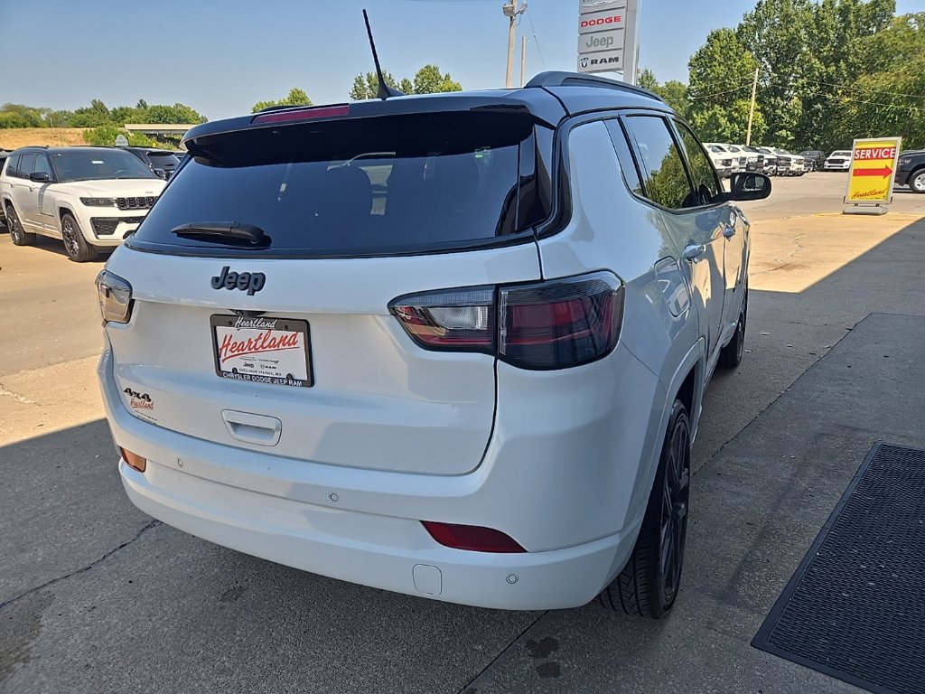Used 2024 Jeep Compass Limited w/ High Altitude Package AWD/4WD image 12