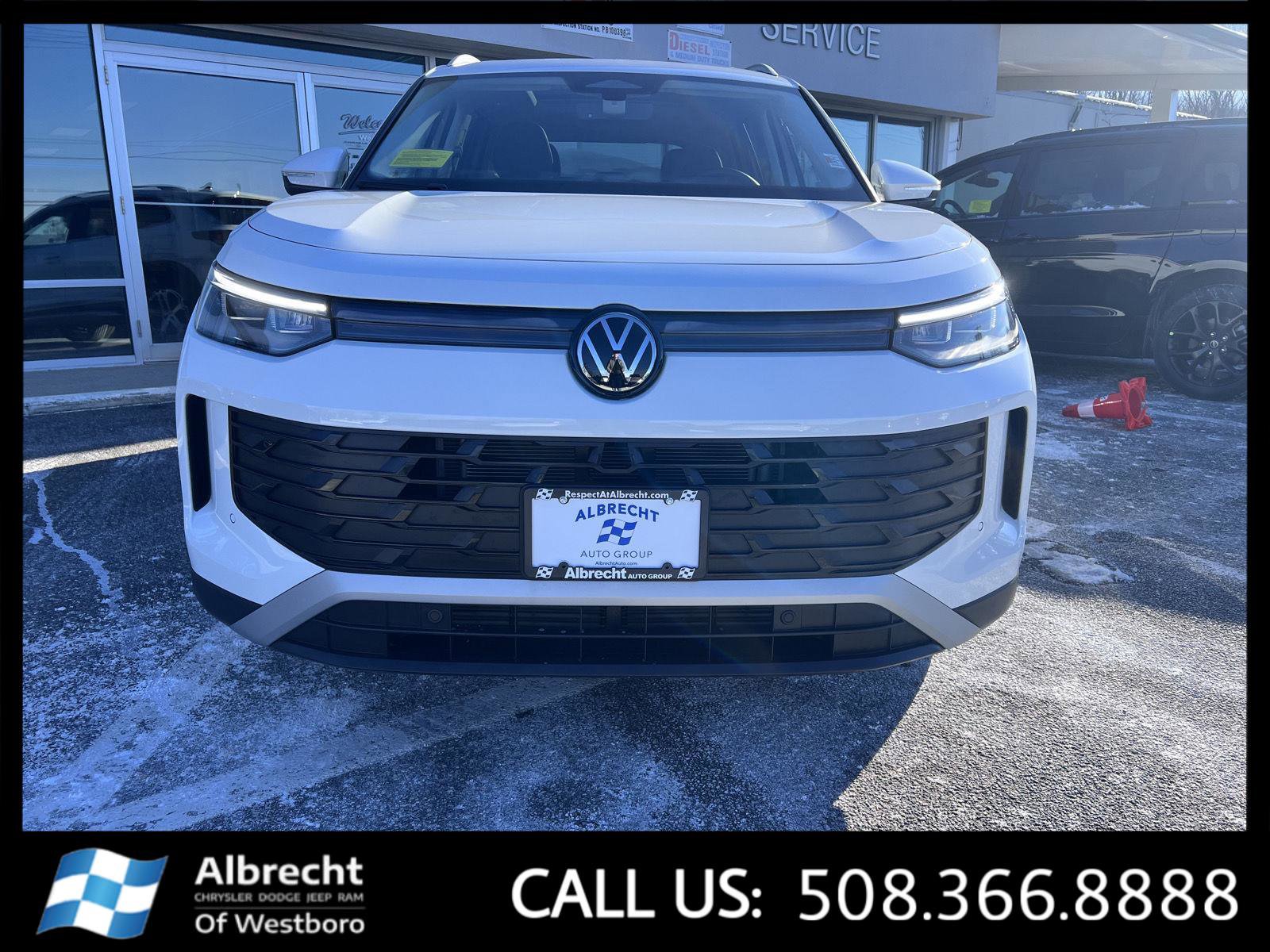 Used 2025 Volkswagen Tiguan SE image 8