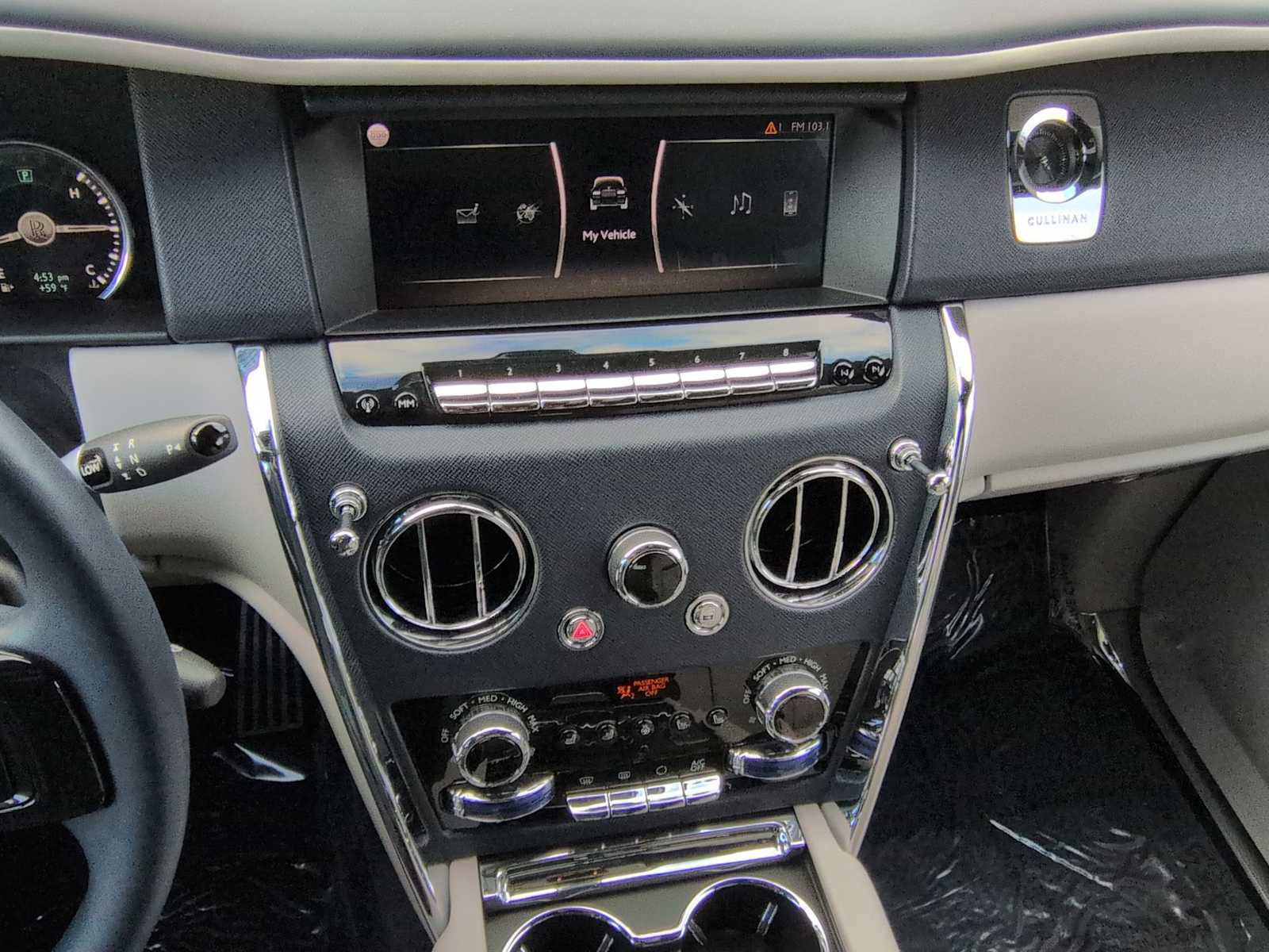 Used 2022 Rolls-Royce Cullinan image 28