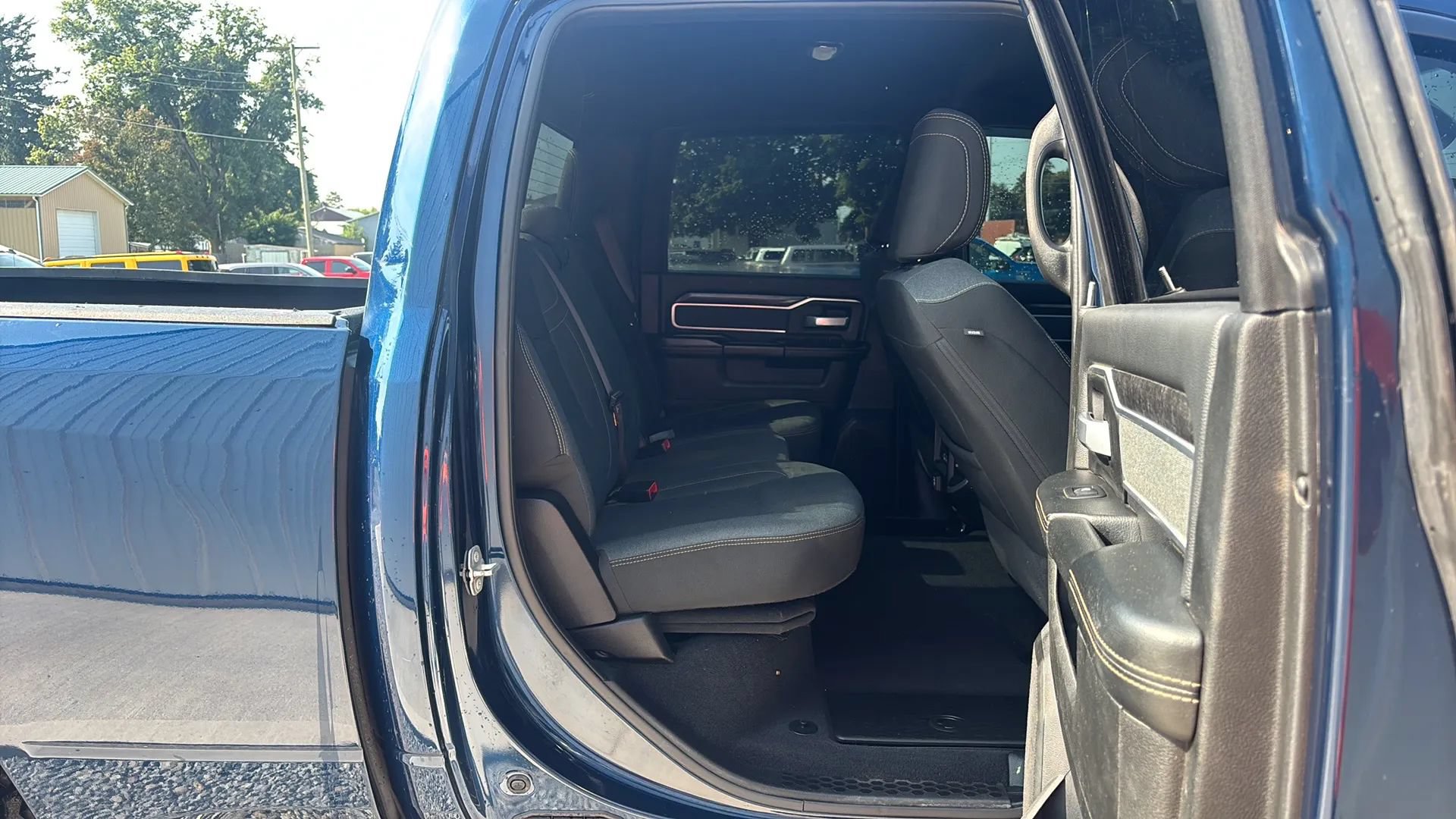 Used 2022 RAM 2500 Big Horn w/ Level B Equipment Group AWD/4WD image 17