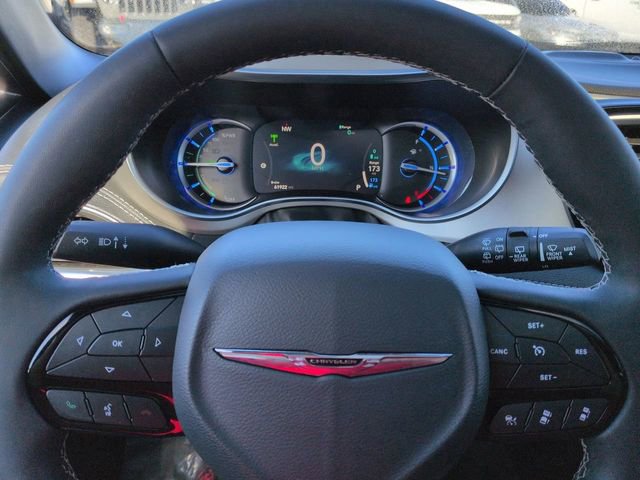 Used 2023 Chrysler Pacifica Limited w/ Uconnect Theater Family Group image 34