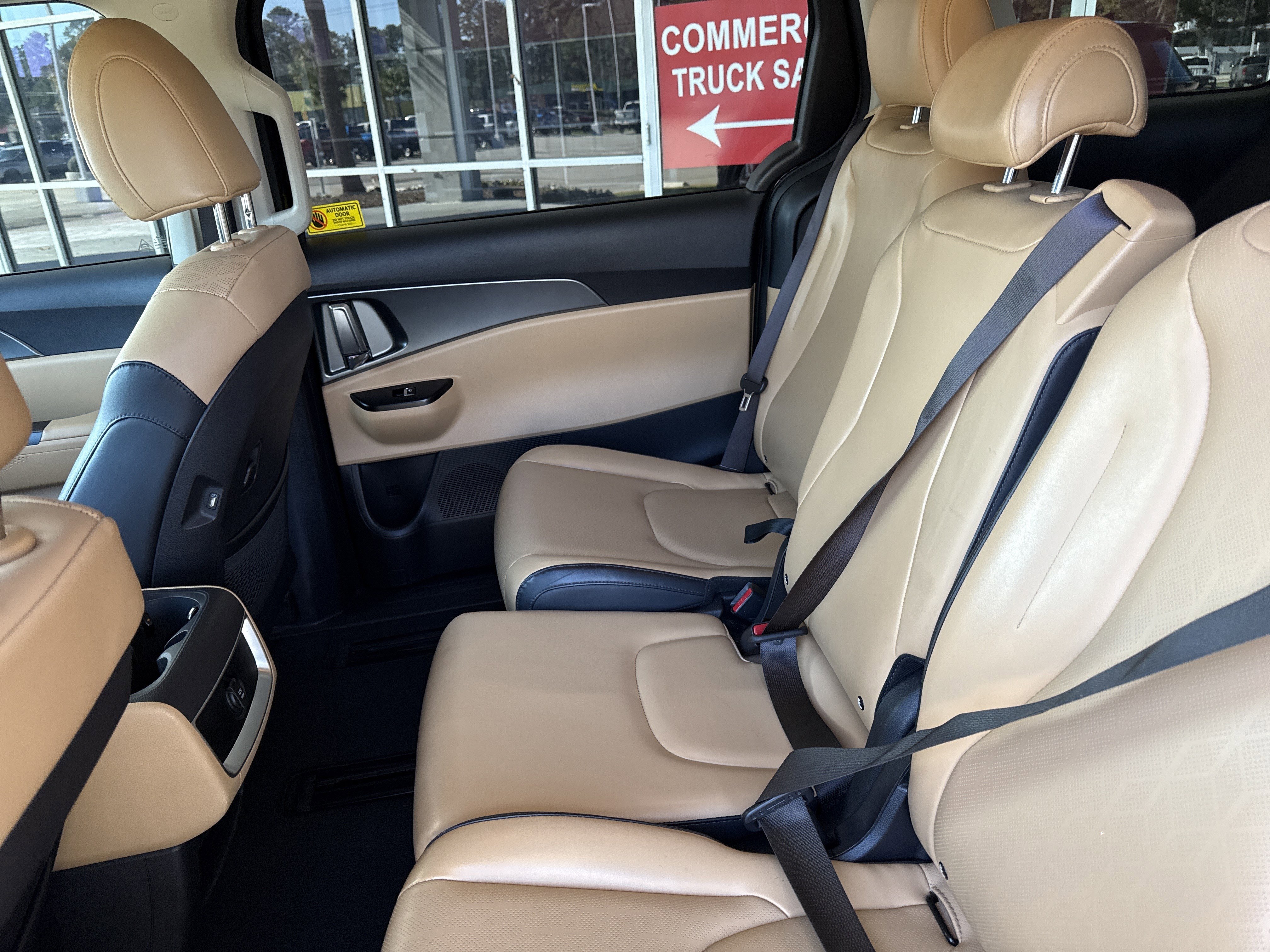 Used 2023 Kia Carnival LX image 28