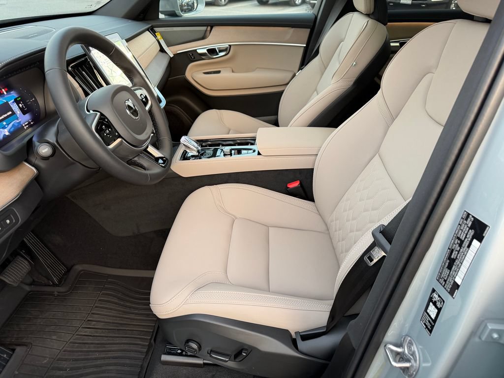 New 2026 Volvo XC90 T8 Plus w/ Protection Package Premier AWD/4WD image 17