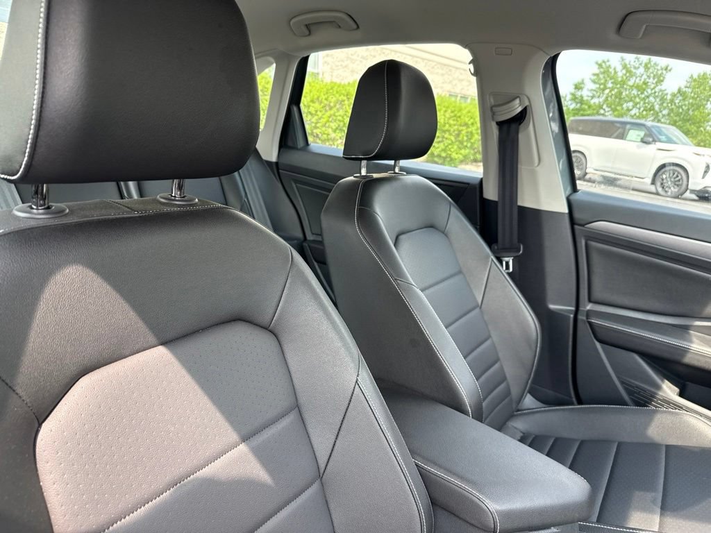 Used 2024 Volkswagen Jetta SE FWD image 27