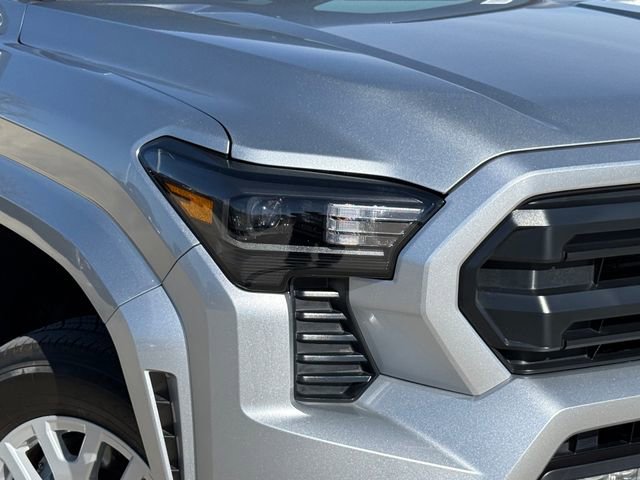 Used 2025 Toyota Tacoma SR5 image 3
