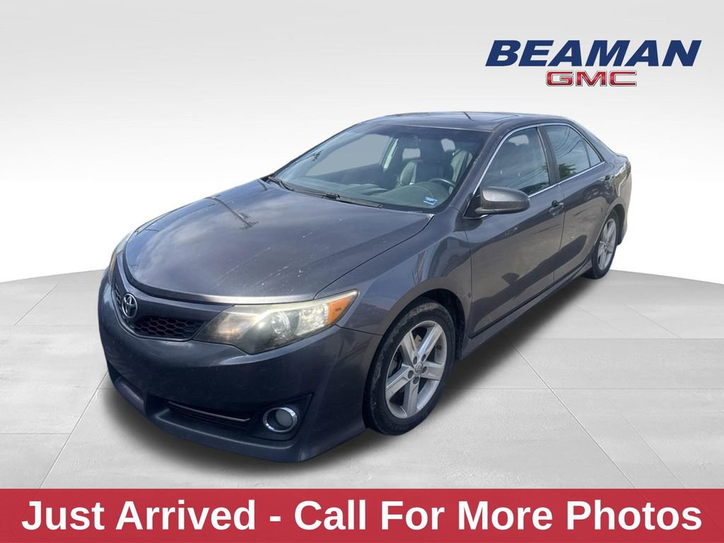Used 2013 Toyota Camry SE FWD image 1