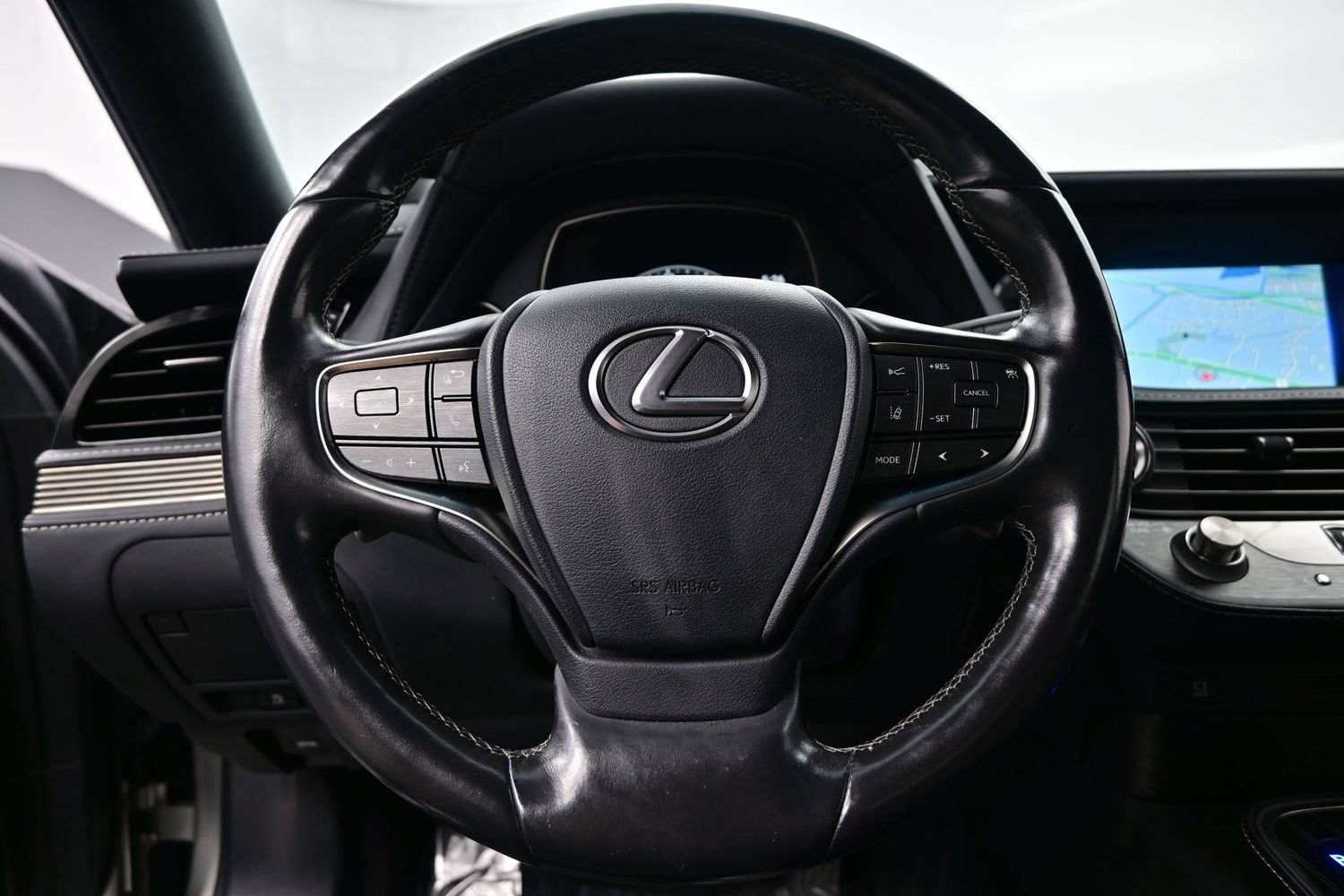 Used 2019 Lexus LS 500 AWD w/ Accessory Package (Z2) image 25