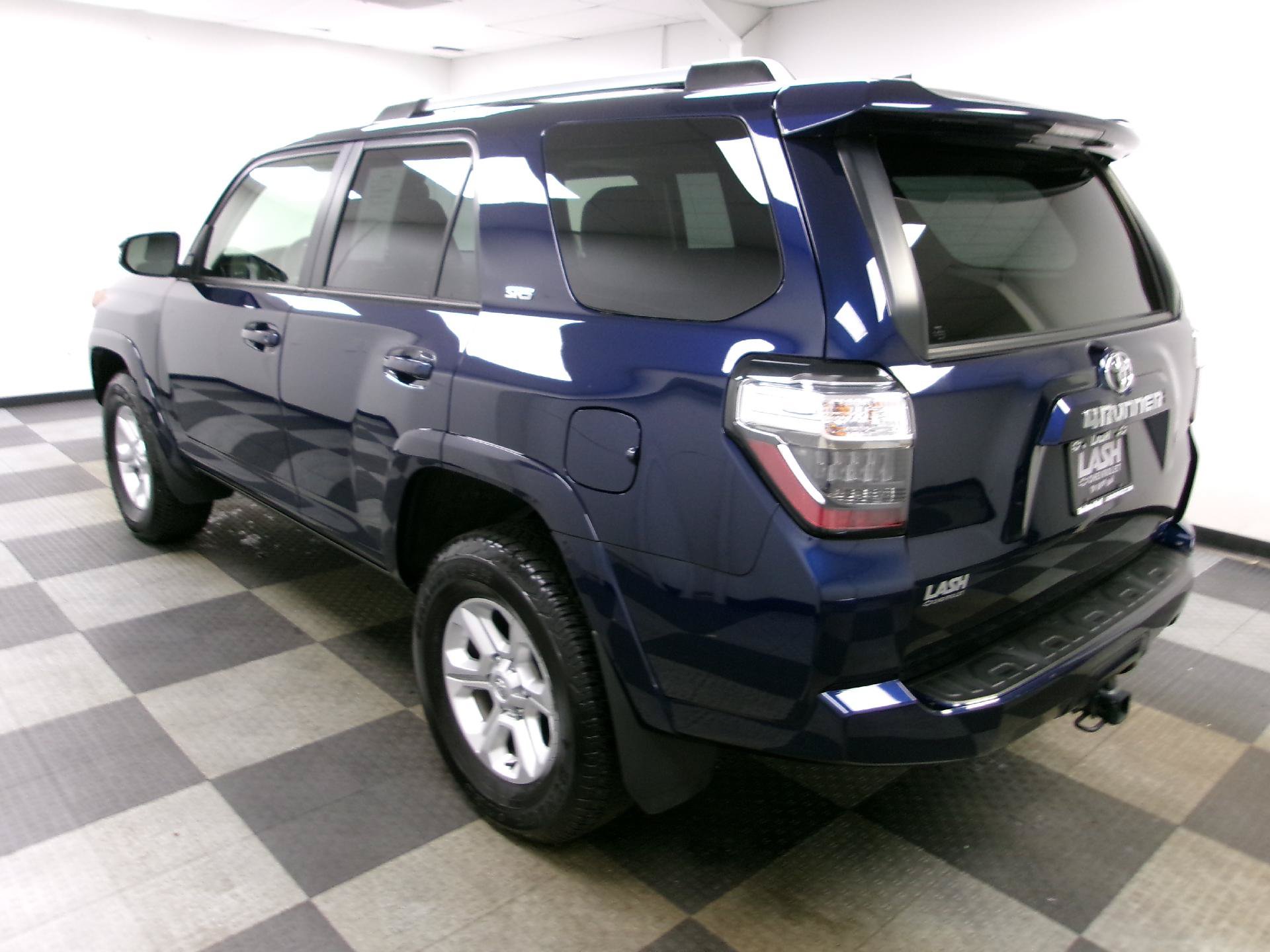 Used 2023 Toyota 4Runner SR5 Premium w/ Moonroof Package AWD/4WD image 2