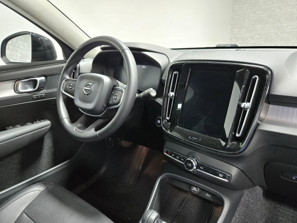 Used 2019 Volvo XC40 T5 Momentum image 56