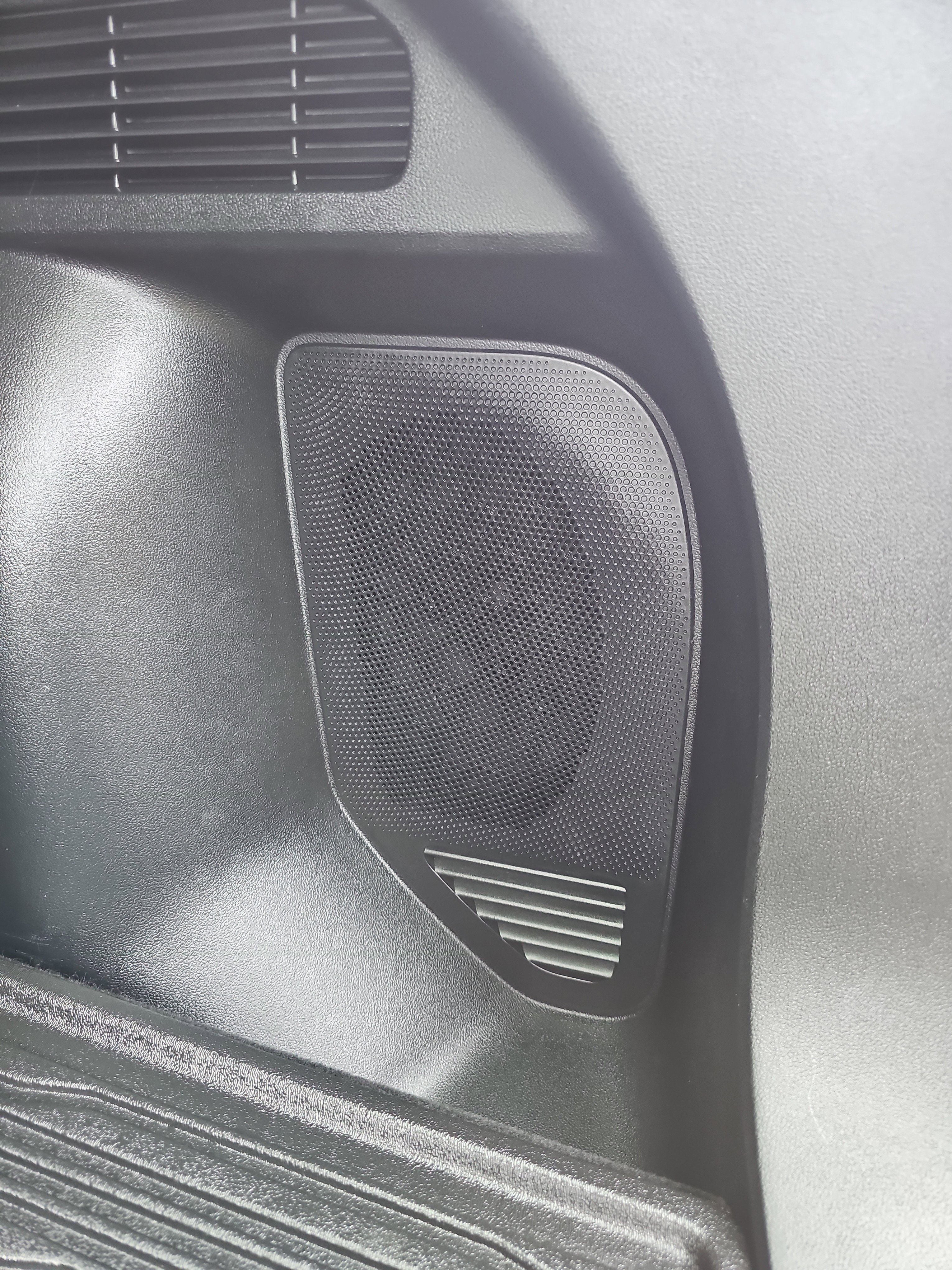 Certified 2024 Ford Escape SE w/ PHEV Premium Package image 11