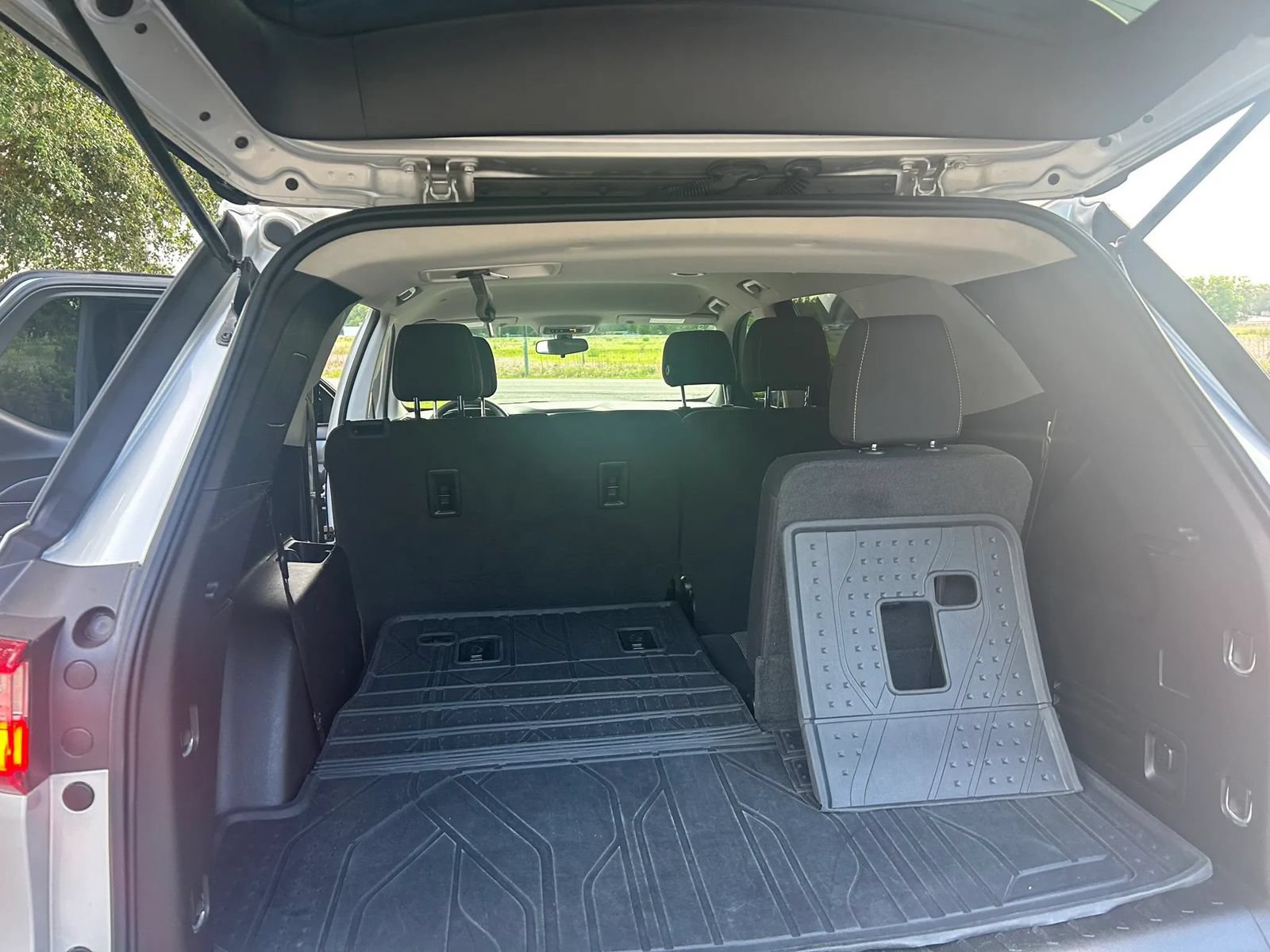 Used 2019 Chevrolet Traverse LS w/ LPO, Floor Liner Package FWD image 11