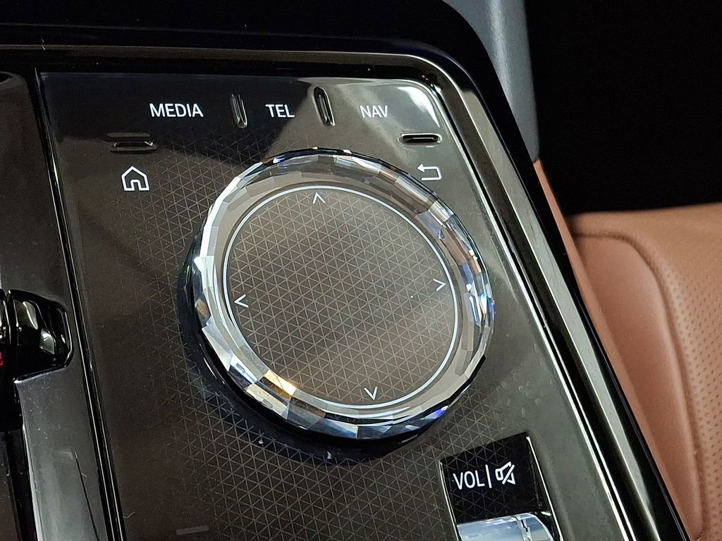 Used 2025 BMW i5 xDrive40 image 21