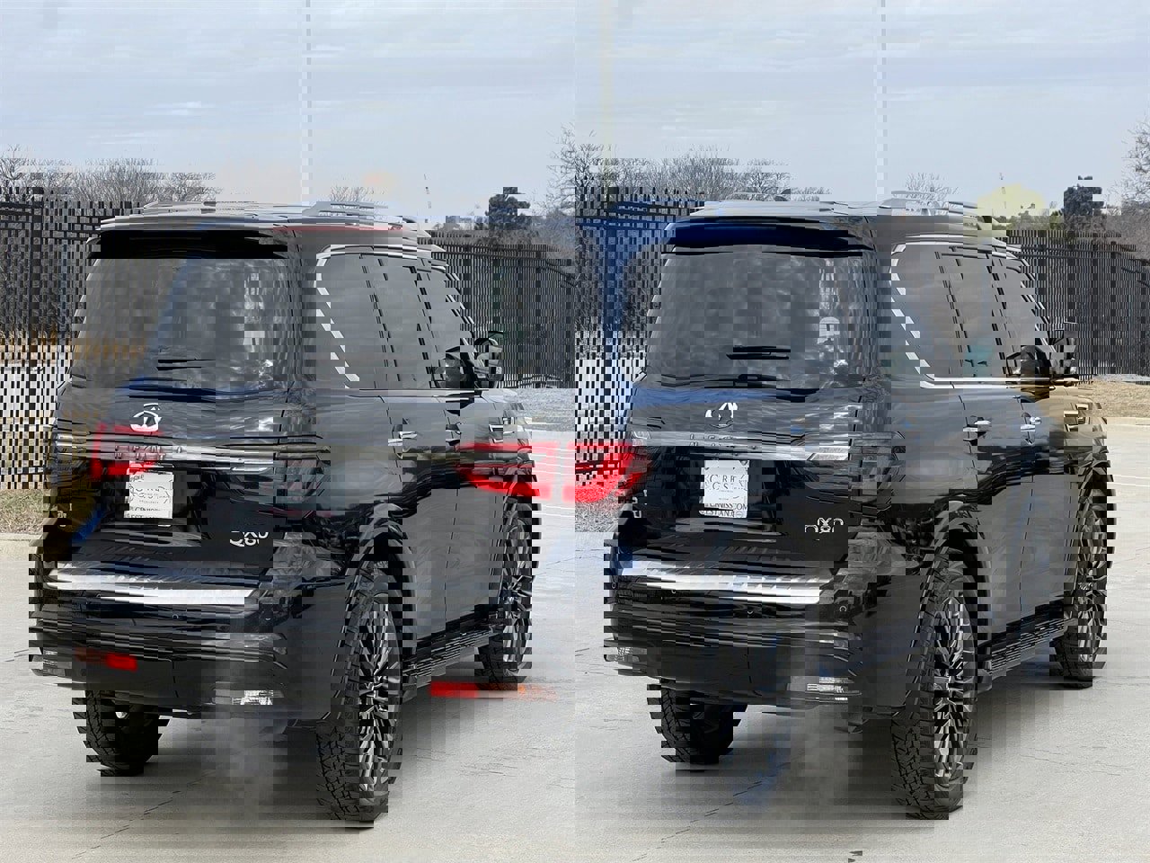 Used 2023 INFINITI QX80 Premium Select w/ All-Season Package image 4