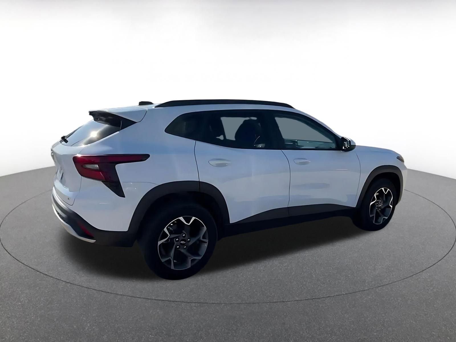 Used 2025 Chevrolet Trax LT w/ LT Convenience Package FWD image 14