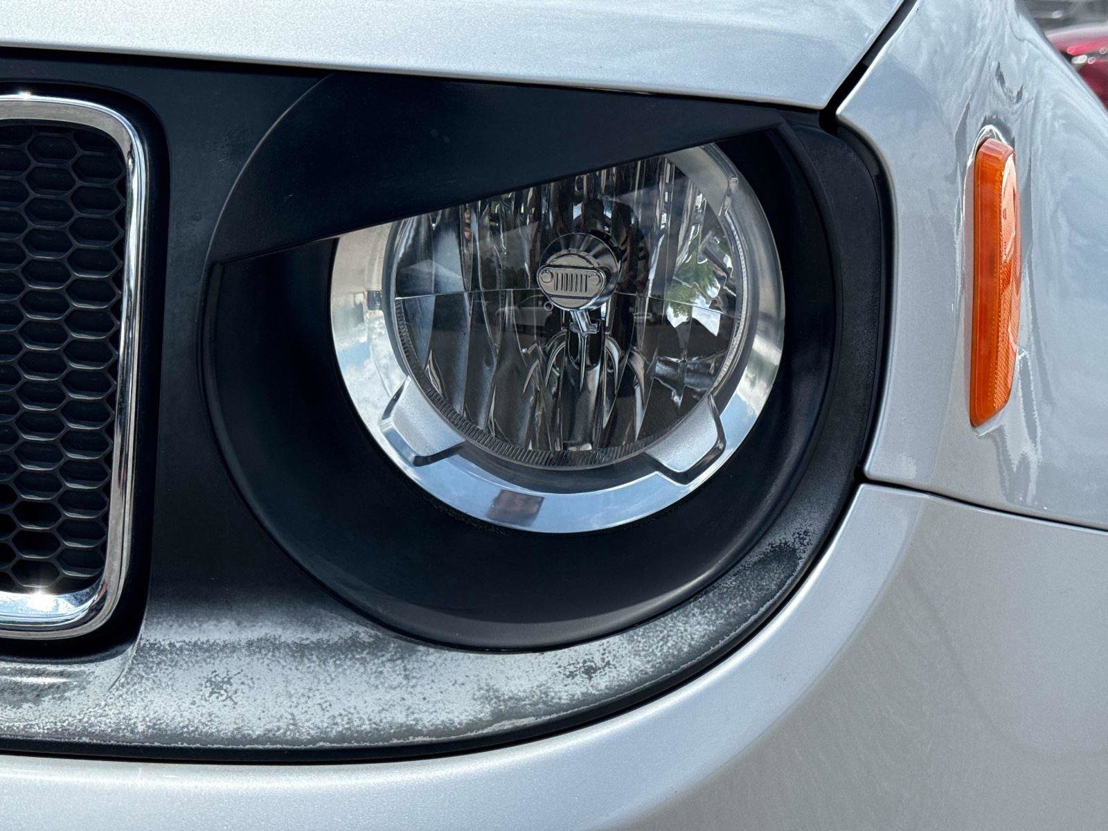 Used 2017 Jeep Renegade Latitude FWD image 10