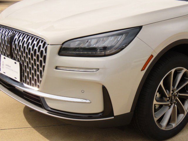 Certified 2023 Lincoln Corsair FWD w/ Equipment Group 101A image 3