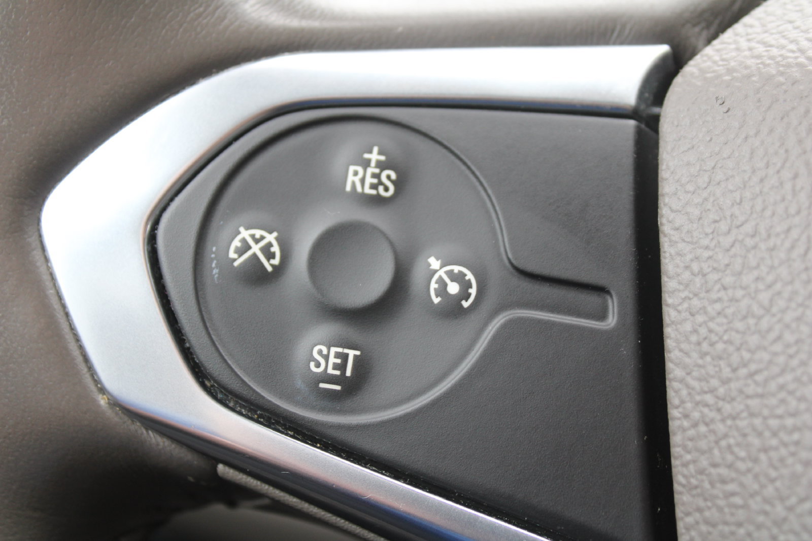 Used 2020 Chevrolet Traverse LT FWD image 31