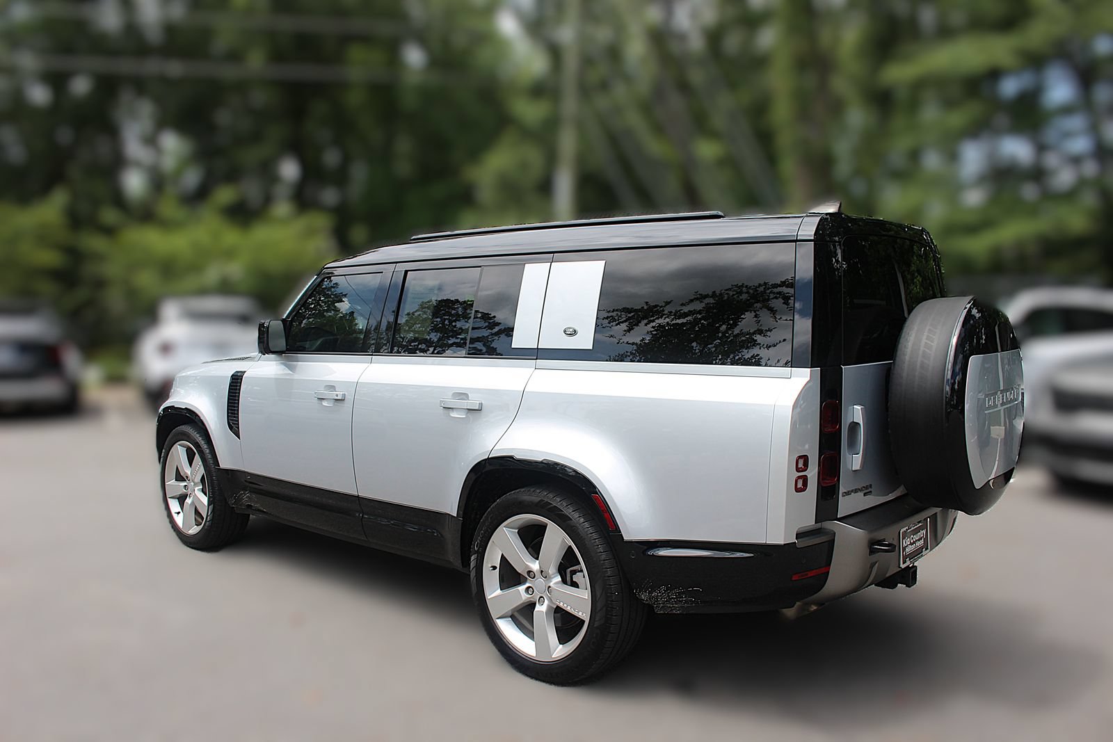 Used 2023 Land Rover Defender 130 X-Dynamic SE AWD/4WD image 6