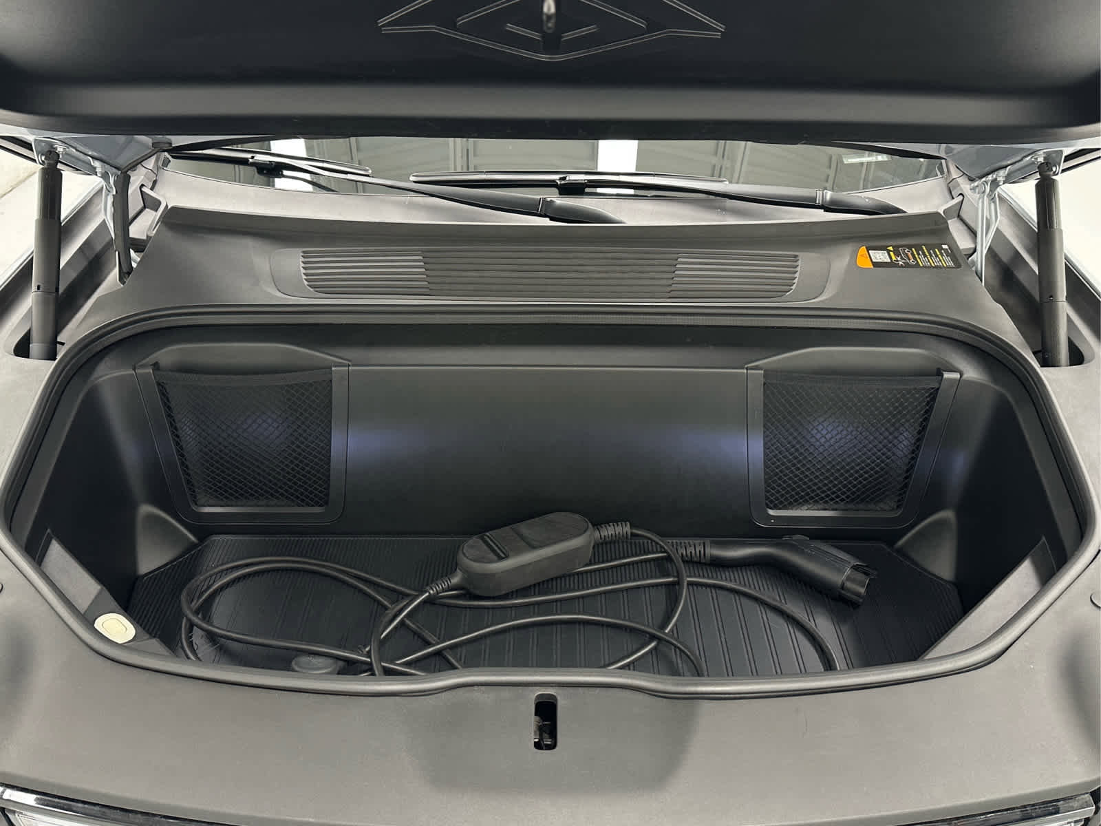 Used 2025 Rivian R1S Adventure image 42