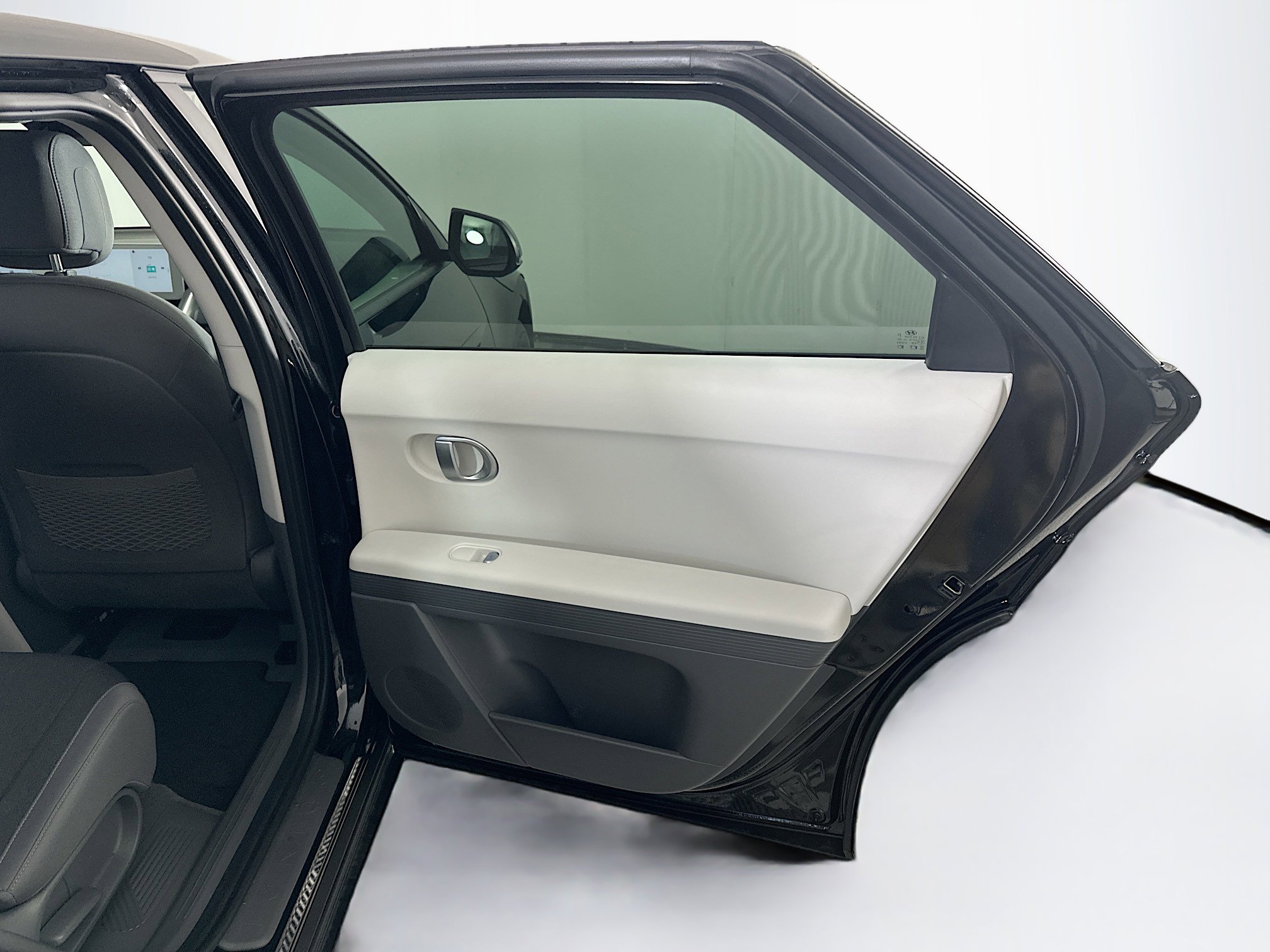 Used 2024 Hyundai Ioniq 5 SE image 30