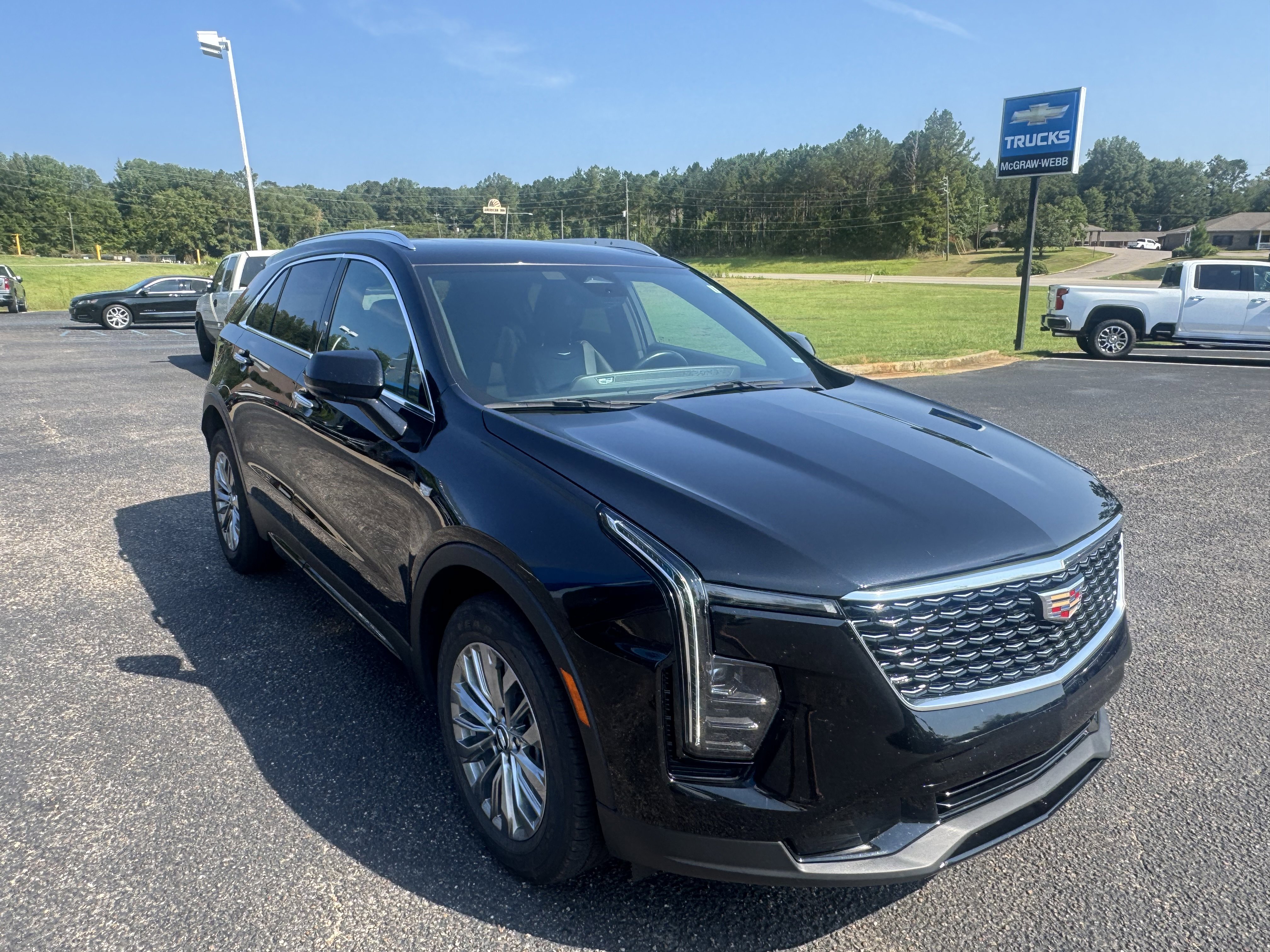Used 2024 Cadillac XT4 Premium Luxury FWD image 4