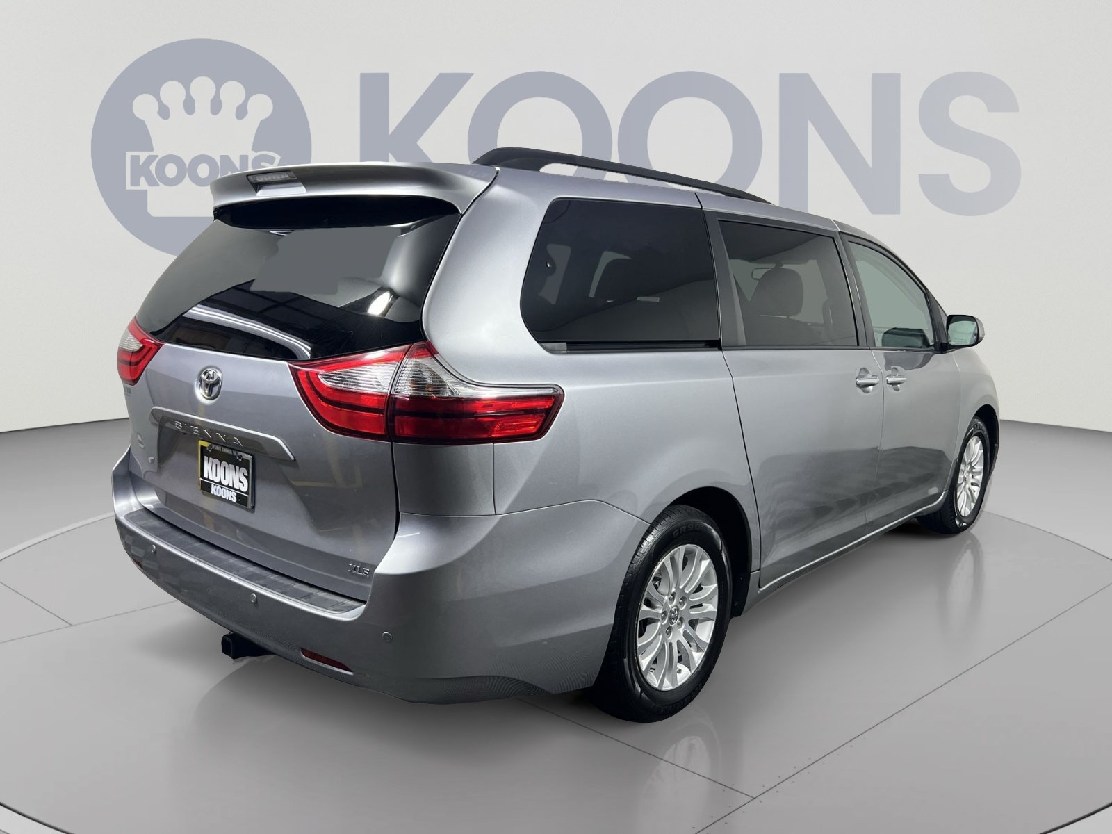 Used 2017 Toyota Sienna XLE w/ XLE Navigation Package FWD image 7