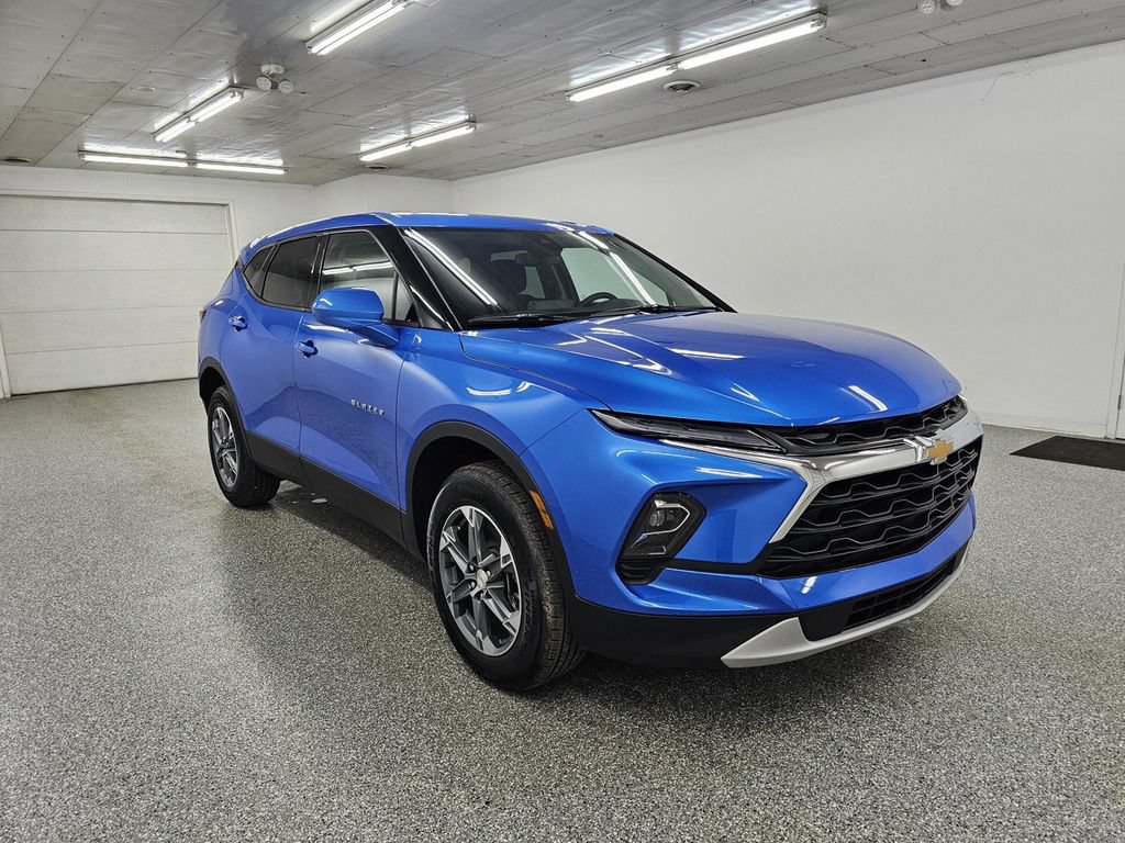 Used 2026 Chevrolet Blazer LT FWD image 3