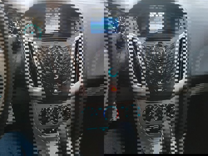 Used 2013 Ford Focus SE w/ SE Winter Pkg image 18